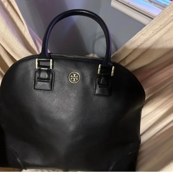 Tory Burch used handbag. About 15” wide and 13 “ tall. This bag is not new.